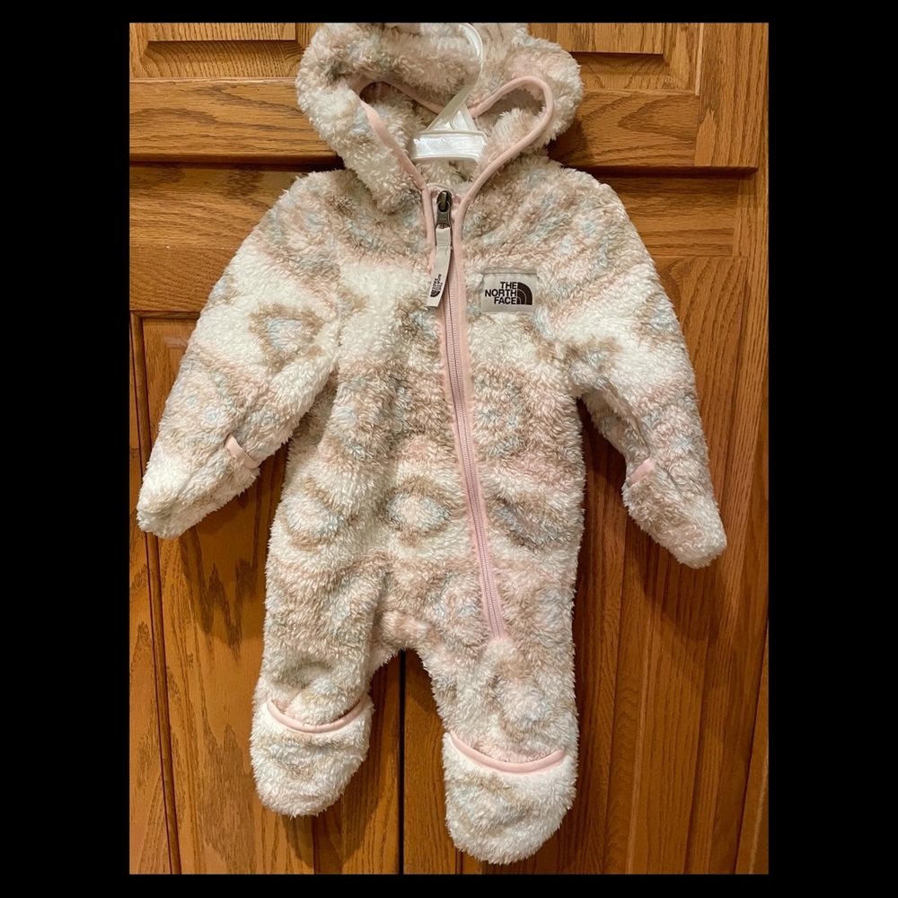 The North Face cozy bunting size 0-3 months
